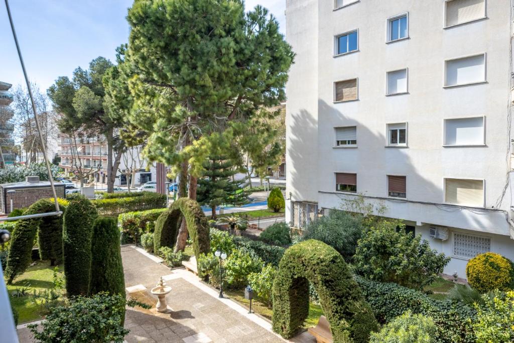 A garden outside ARAGON PREMIUM ARYSAL