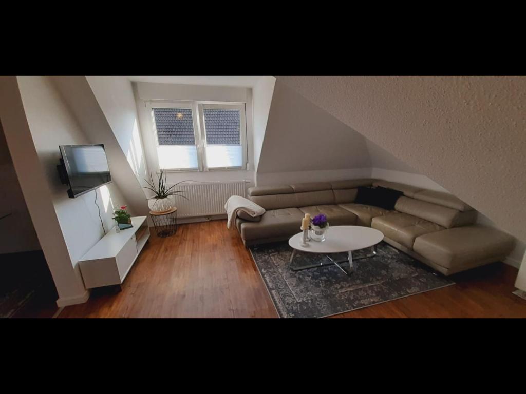 a living room with a couch and a table at NEU Ferienwohnung Walsrode in Walsrode