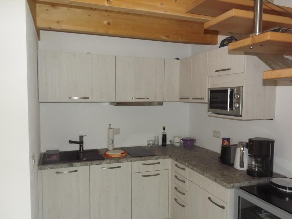 Kuchyň nebo kuchyňský kout v ubytování Ferienhaus Am Waldrand - "Libelle"