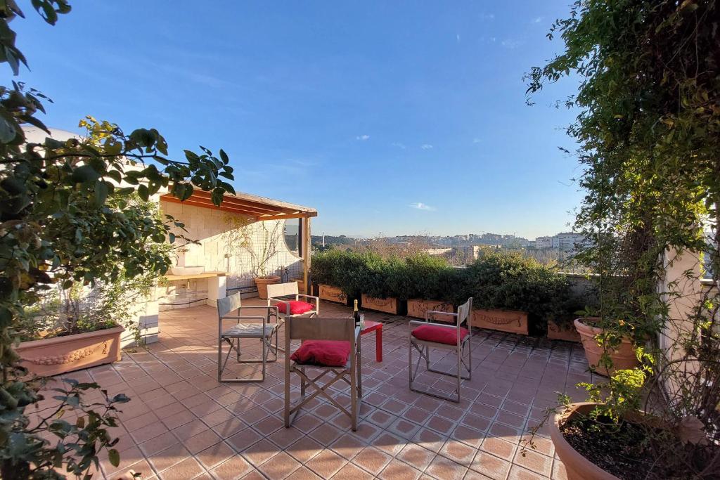 Hotel Beautiful Loft in Ponte Milvio with terrace, a group of chairs sitting on a patio at Beautiful Loft in Ponte Milvio with terrace in Rome