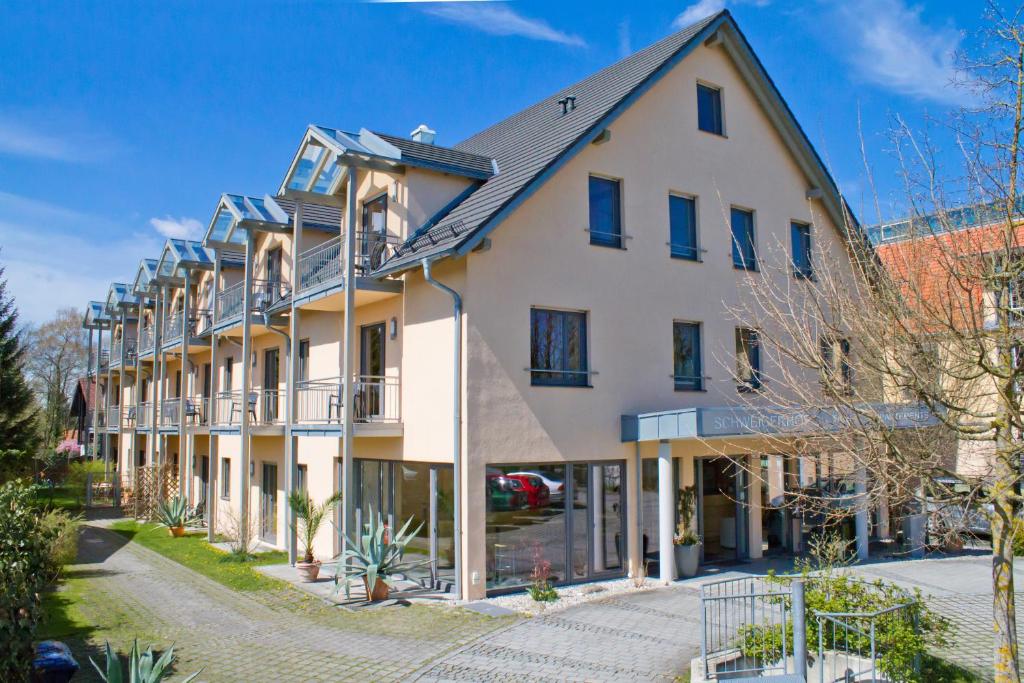 a large white building with a lot of windows at Schweigerhof in Ismaning