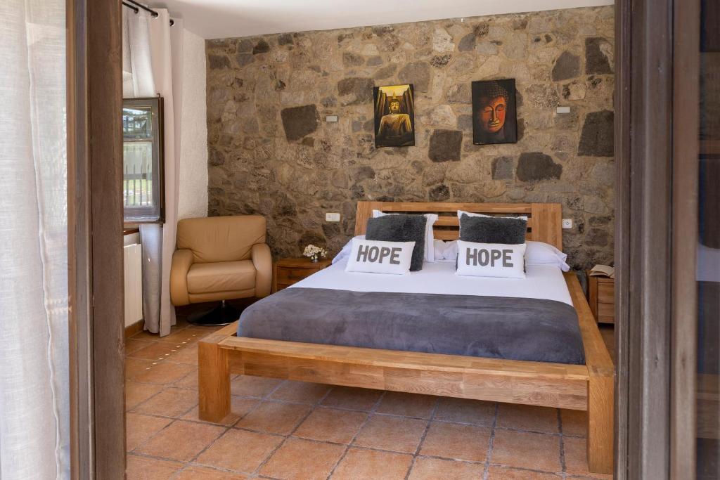 Postel nebo postele na pokoji v ubytování Somnis de l´Empordà