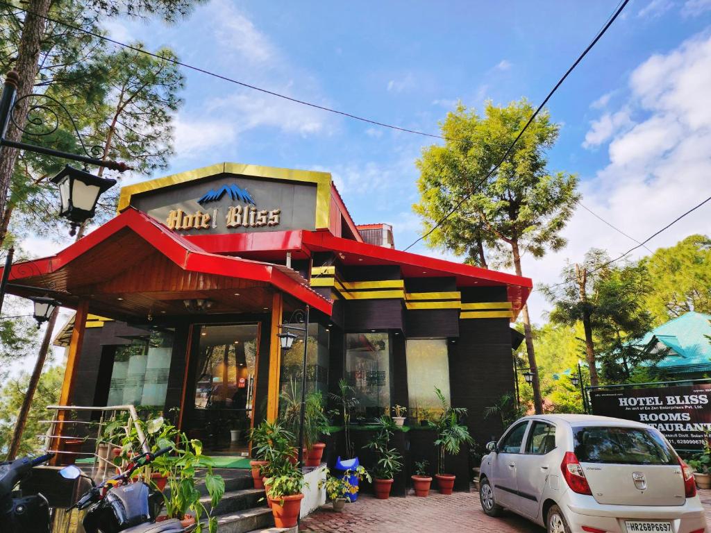a car parked in front of a fast food restaurant at Hotel Bliss in Kasauli