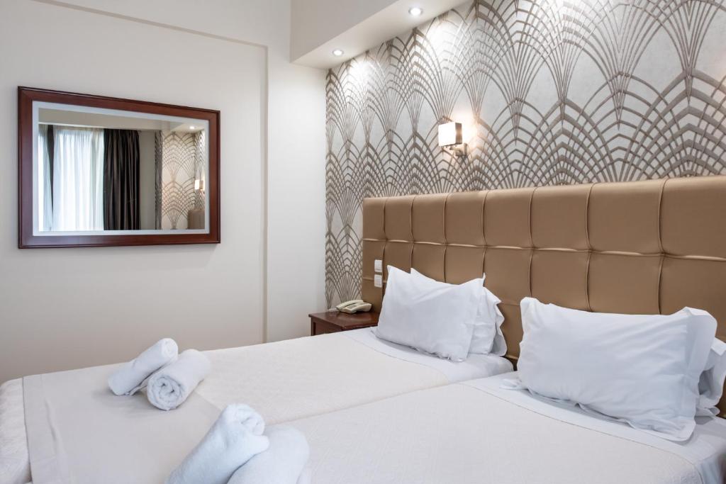 Postel nebo postele na pokoji v ubytování Athens Golden City Hotel
