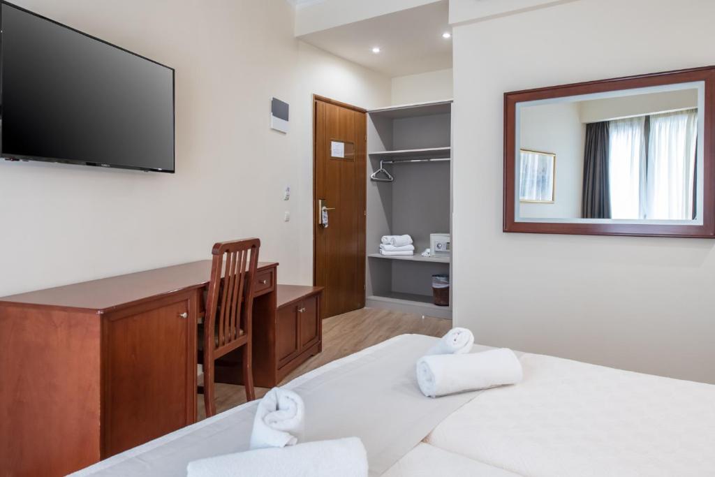 Postel nebo postele na pokoji v ubytování Athens Golden City Hotel