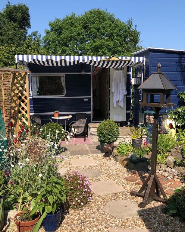 Down The Garden Path Vintage Caravan B&B , Hennock - Housity