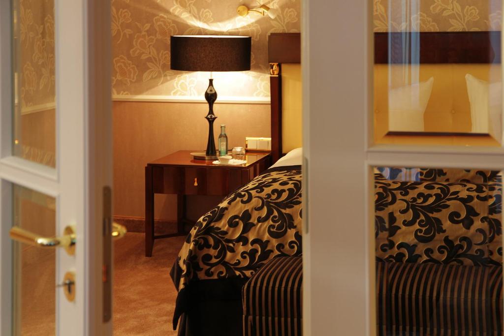 Postel nebo postele na pokoji v ubytování Hotel BEI SCHUMANN