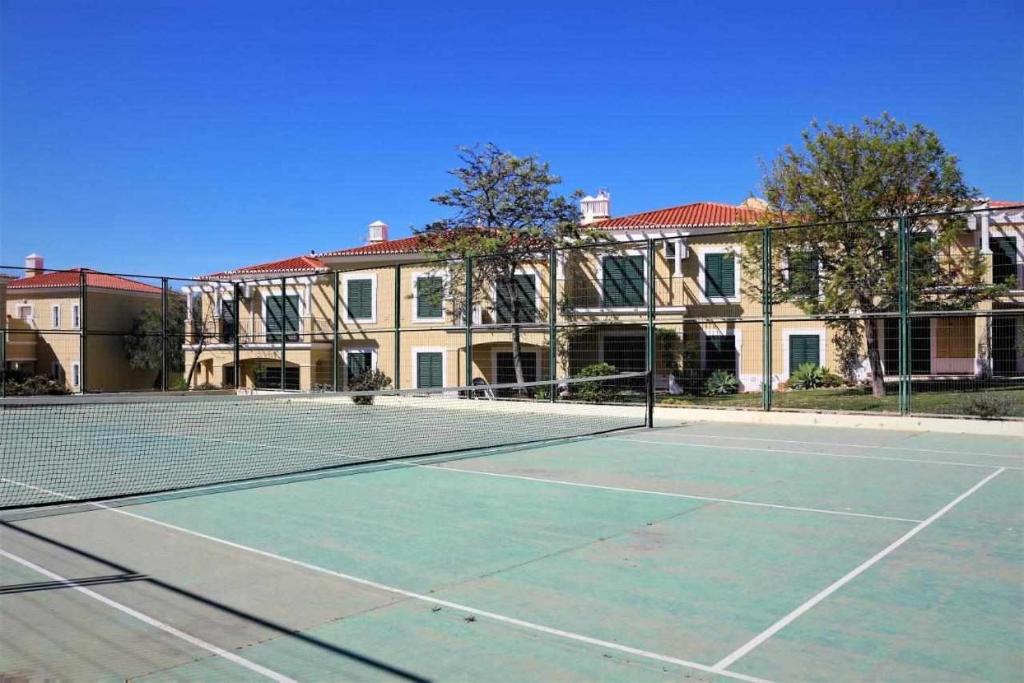 Tenis a/nebo squash v ubytování AlgarveSand Porches nebo okolí