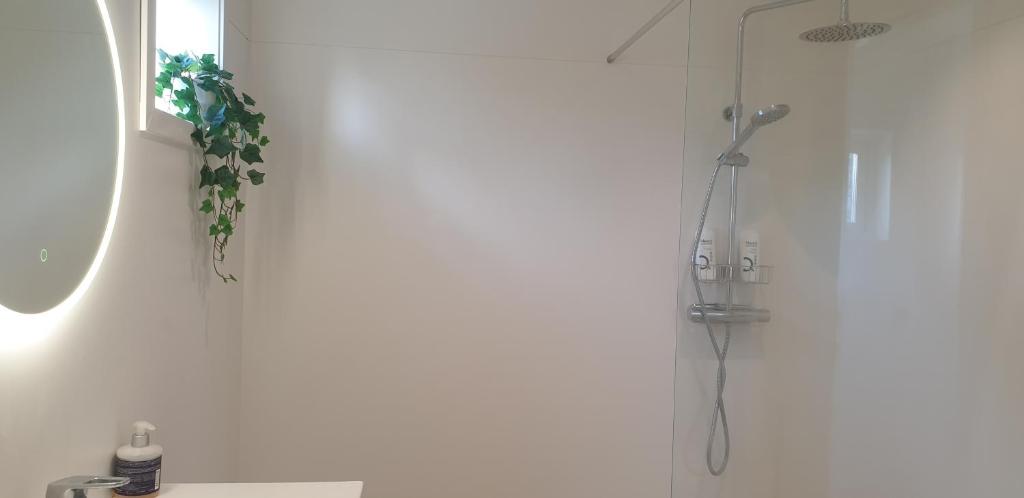 Koupelna v ubytování Semesterhus Kymbo Jungfrugården 2