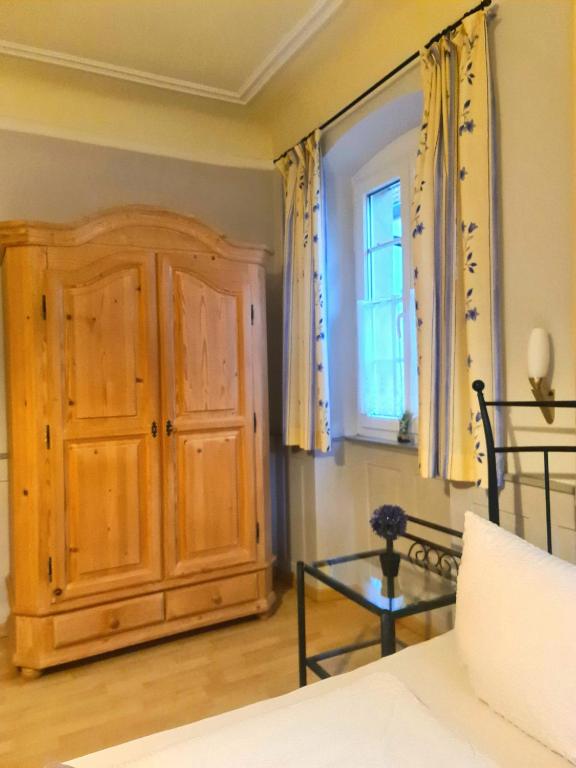 Postel nebo postele na pokoji v ubytování Gästehaus Zum Weinbauer