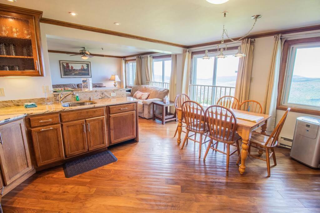 ML386 Spacious and Airy 3BR 3BA WiFi Great View!, Snowshoe Updated