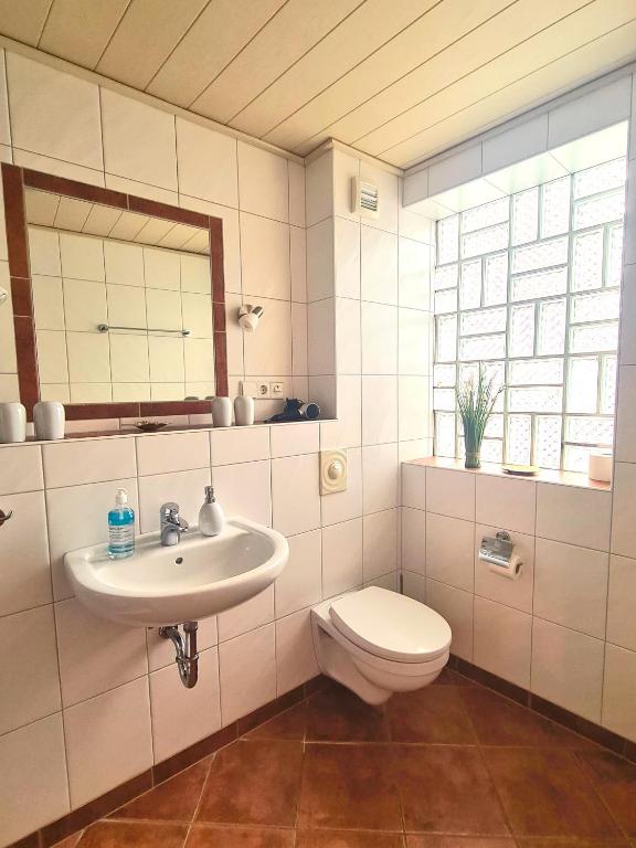 Koupelna v ubytování Gästehaus Zum Weinbauer