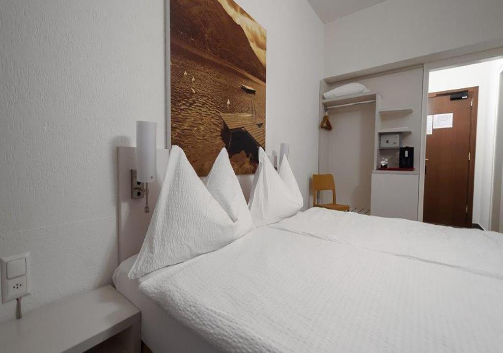 
Economy Twin Room
