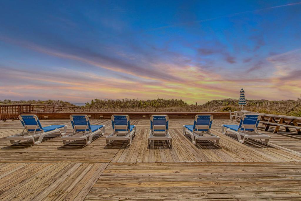 Shore Thing Direct Oceanfront Windy Hill Beach, Myrtle Beach