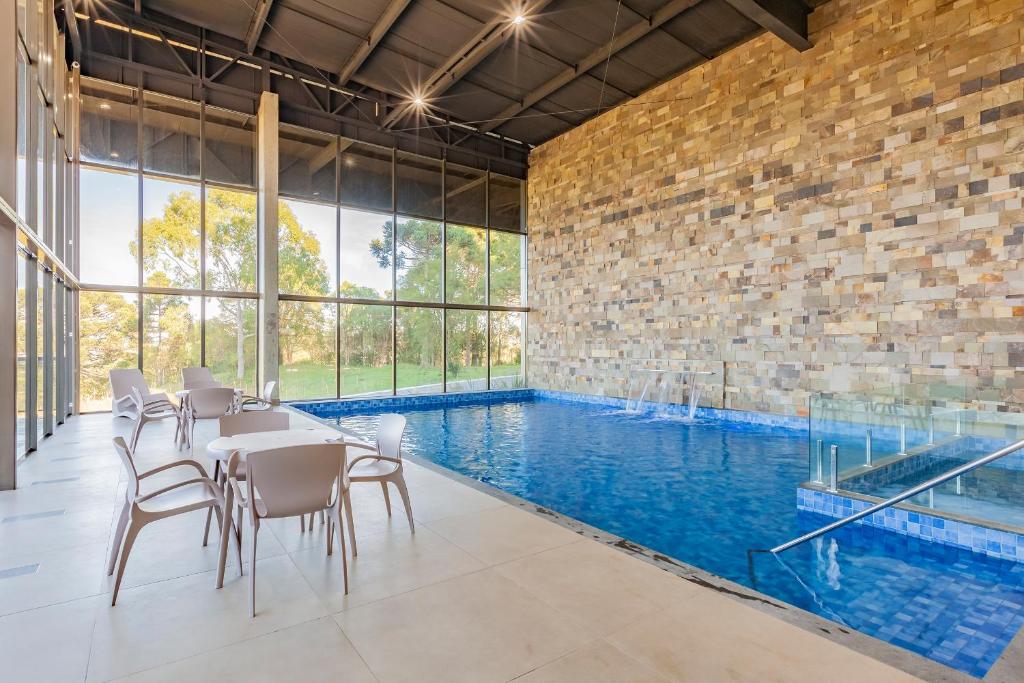 Bazén v ubytování Tri Hotel Antônio Prado nebo v jeho okolí