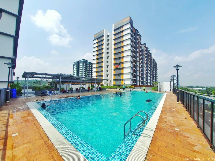 3BR Condo Apartment Nur Homestay Kajang 2 at Residensi Zamrud l Wifi l