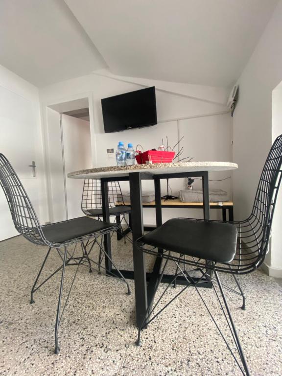 Jonexh Apartments - Image 4