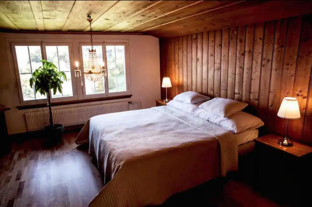Postel nebo postele na pokoji v ubytování Lakeview Rustic