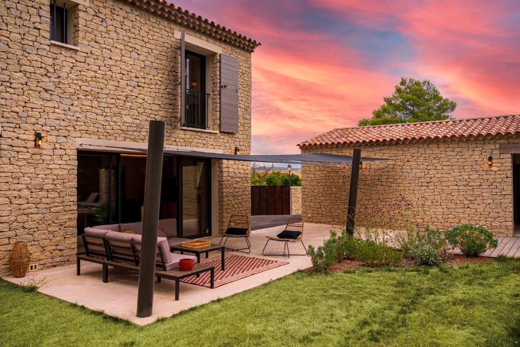 Fotografia z galérie ubytovania Stone villa with heated pool in Gordes v destinácii Gordes