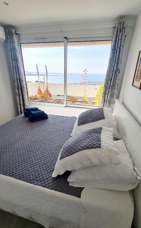 Fotografia z galérie ubytovania MAGNIFIQUE APPARTEMENT T4 GRAND STANDING - VUE MER PANORAMIQUE ET PISCINE v destinácii Bandol