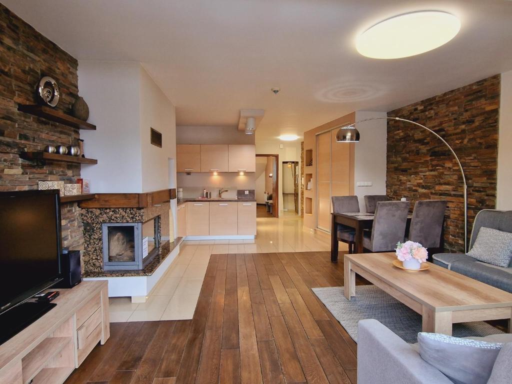 Kuchyňa alebo kuchynka v ubytovaní ZAKOapartamenty BUTOROWY RESIDENCE