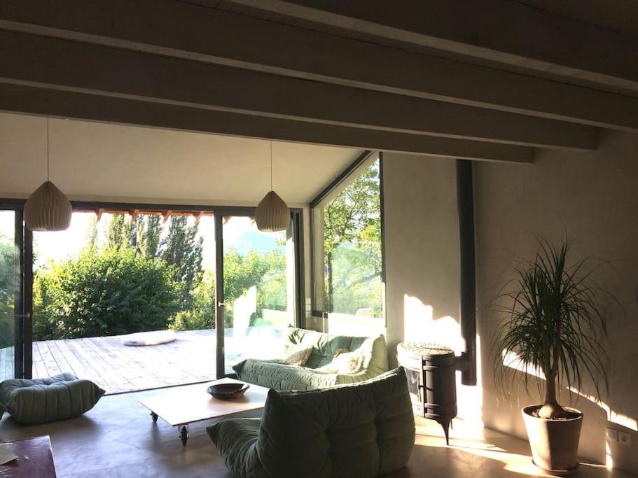 Zdjęcie z galerii obiektu MAISON CALME ET LUMINEUSE OUVERTE SUR LA NATURE w mieście Truinas