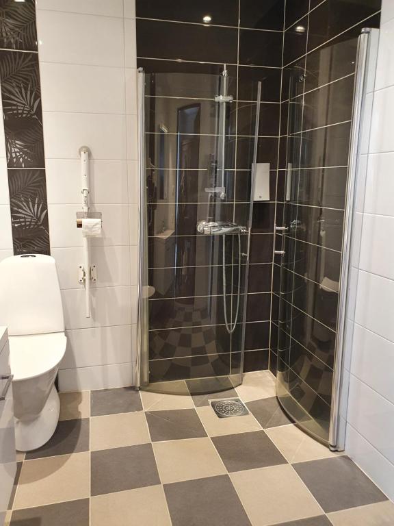 Koupelna v ubytování Gamleby Hotell