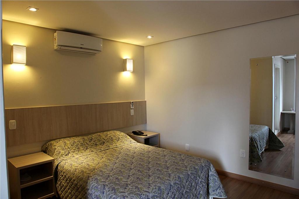  Golden Hotel
