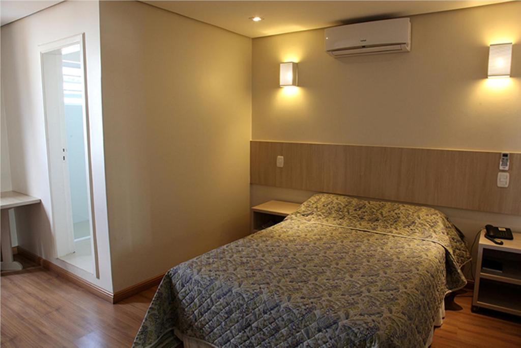  Golden Hotel