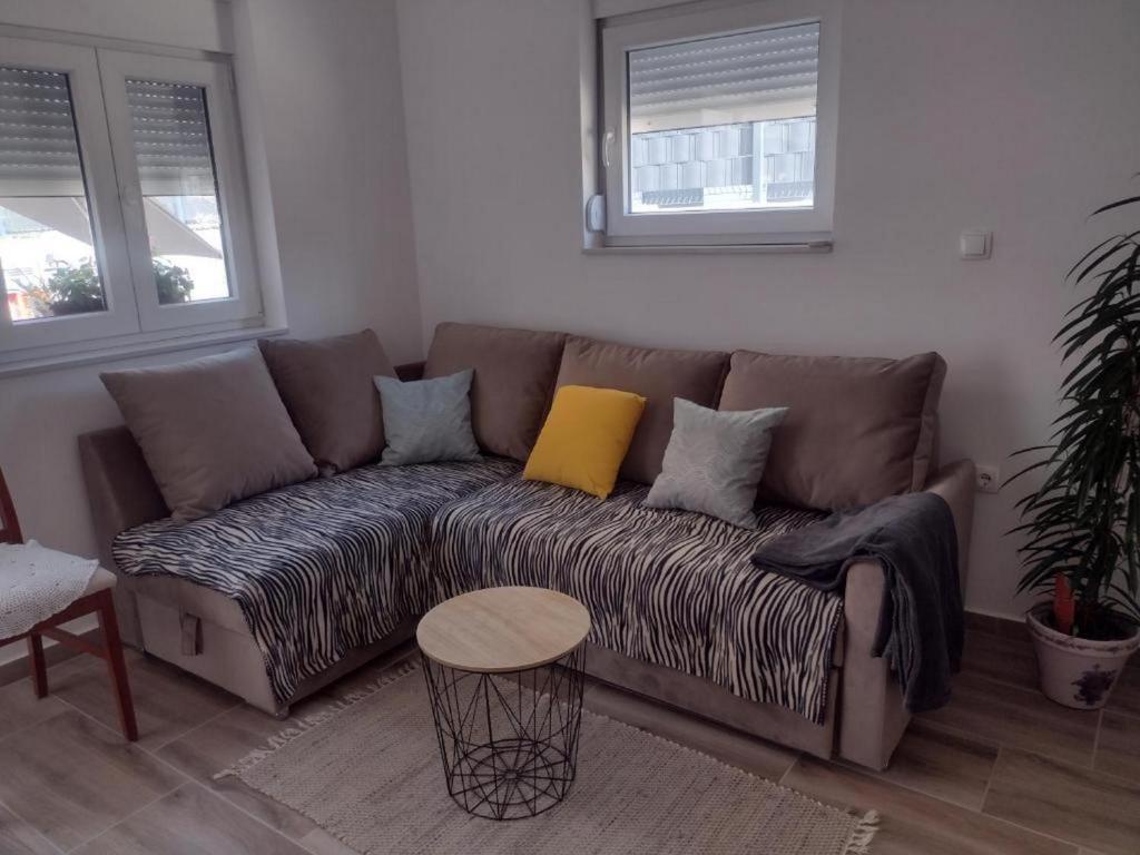 Posedenie v ubytovaní Apartments Franica