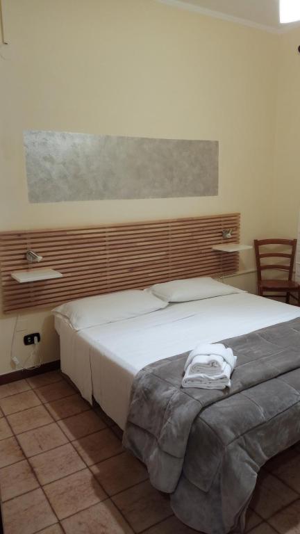 Postel nebo postele na pokoji v ubytování Hotel Eliseo Napoli