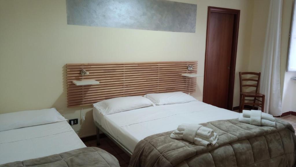 Postel nebo postele na pokoji v ubytování Hotel Eliseo Napoli