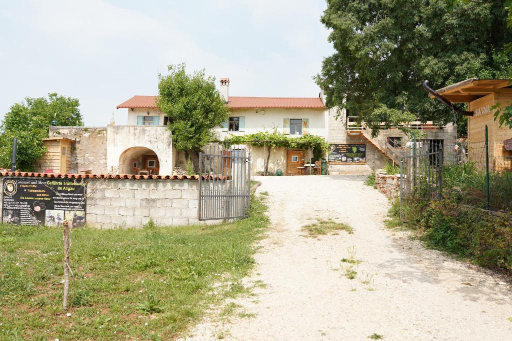 Budova, kde se prázdninový dům nachází