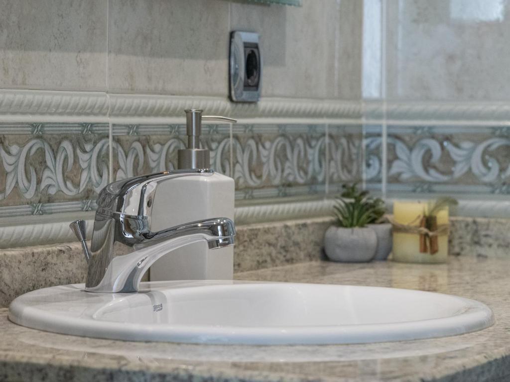 A bathroom at Hostal ALBA Lugo