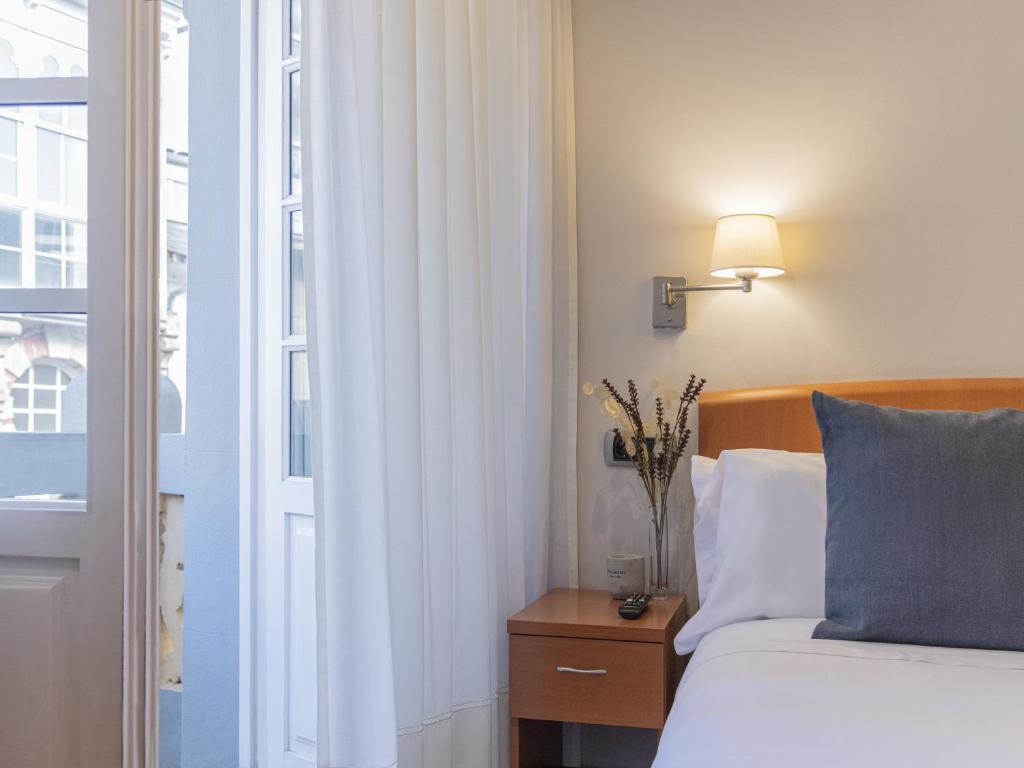 A bed or beds in a room at Hostal ALBA Lugo