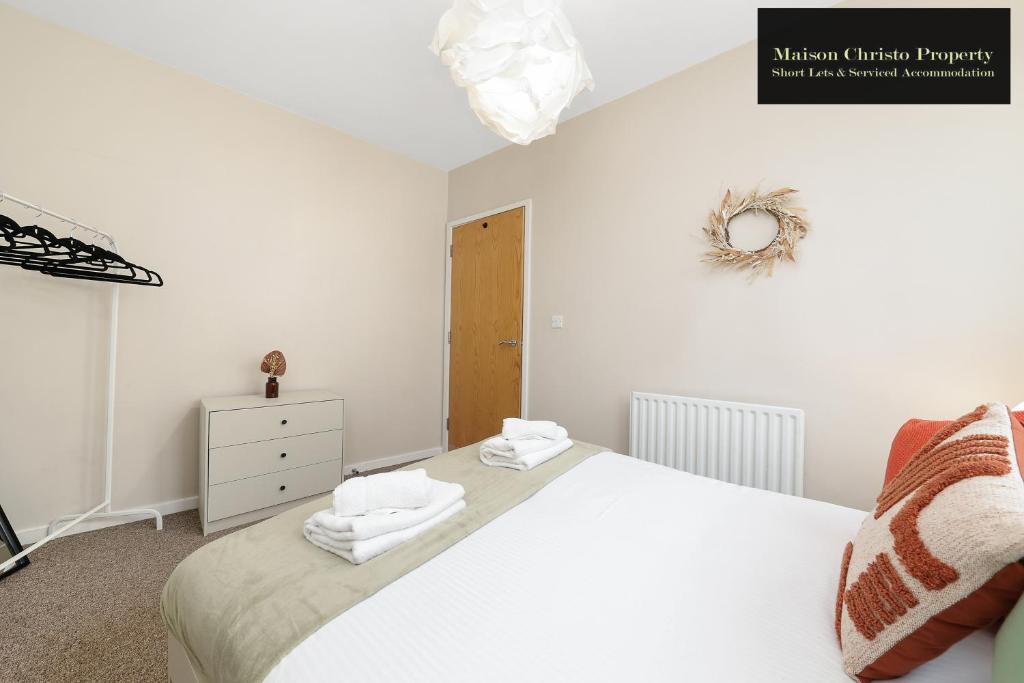 Eden 2Bedroom Apt Sleeps 6 in London with Wifi & Leisure By Maison Christo Property Short Lets & Serviced Accommodation - Appartement 2 Chambres