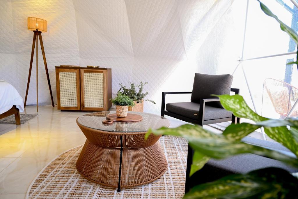 Posezení v ubytování Alma Glamping