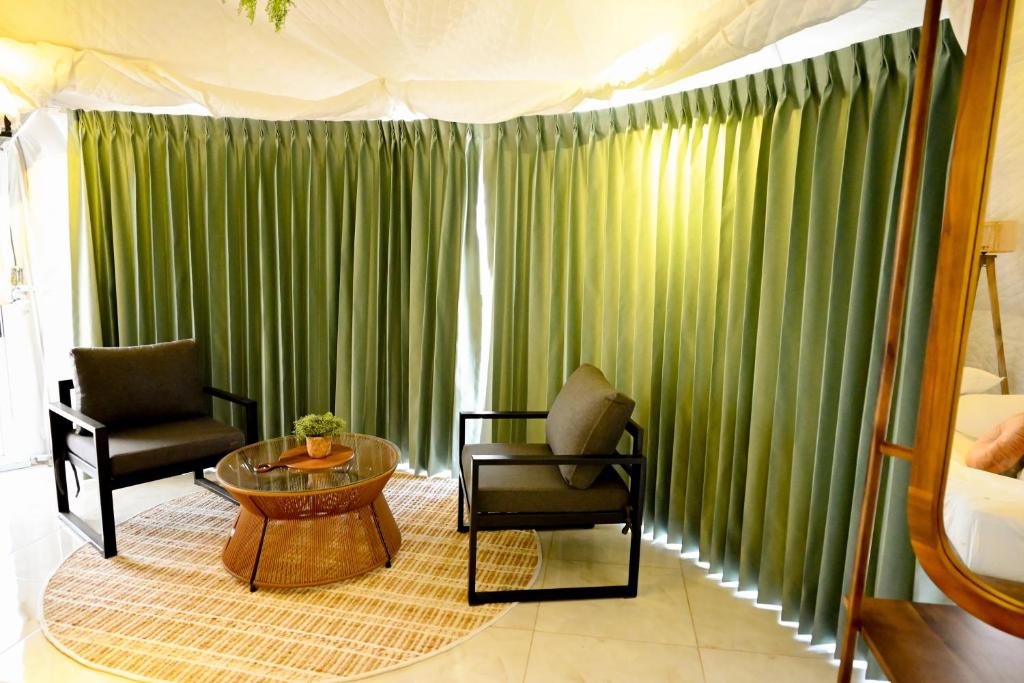 Posezení v ubytování Alma Glamping