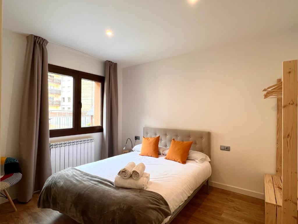 Postel nebo postele na pokoji v ubytování Espot Cowork & Apartments - L'Amfitriona