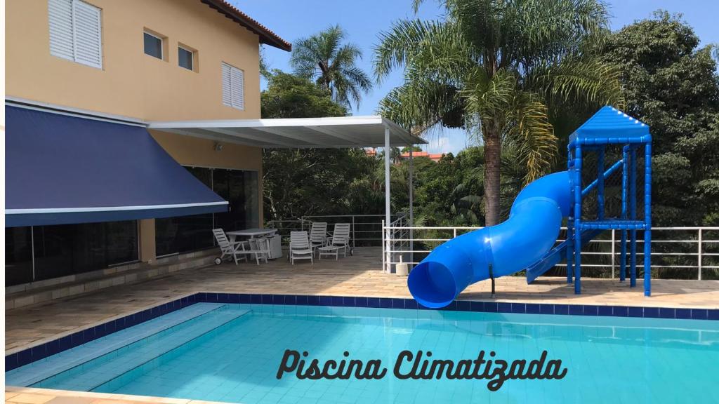 Piscina de la sau aproape de Chácara em Mairinque - Porta do Sol com seg 24 hs