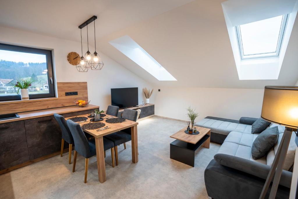 TV a/nebo společenská místnost v ubytování Lázeňské Apartmány