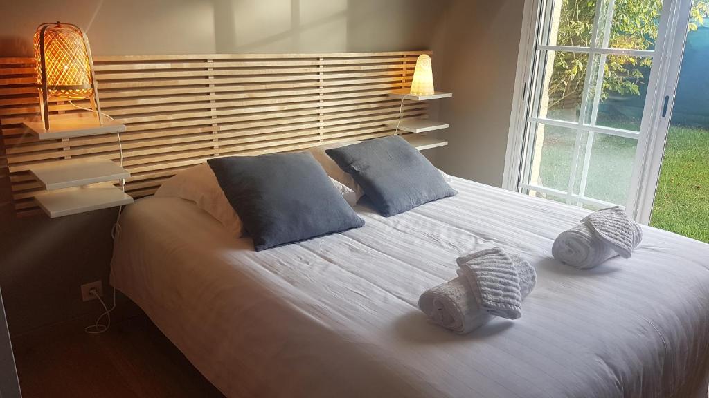 Postel nebo postele na pokoji v ubytování Chambre d'hôtes avec terrasse, meublé tourisme 1 étoile