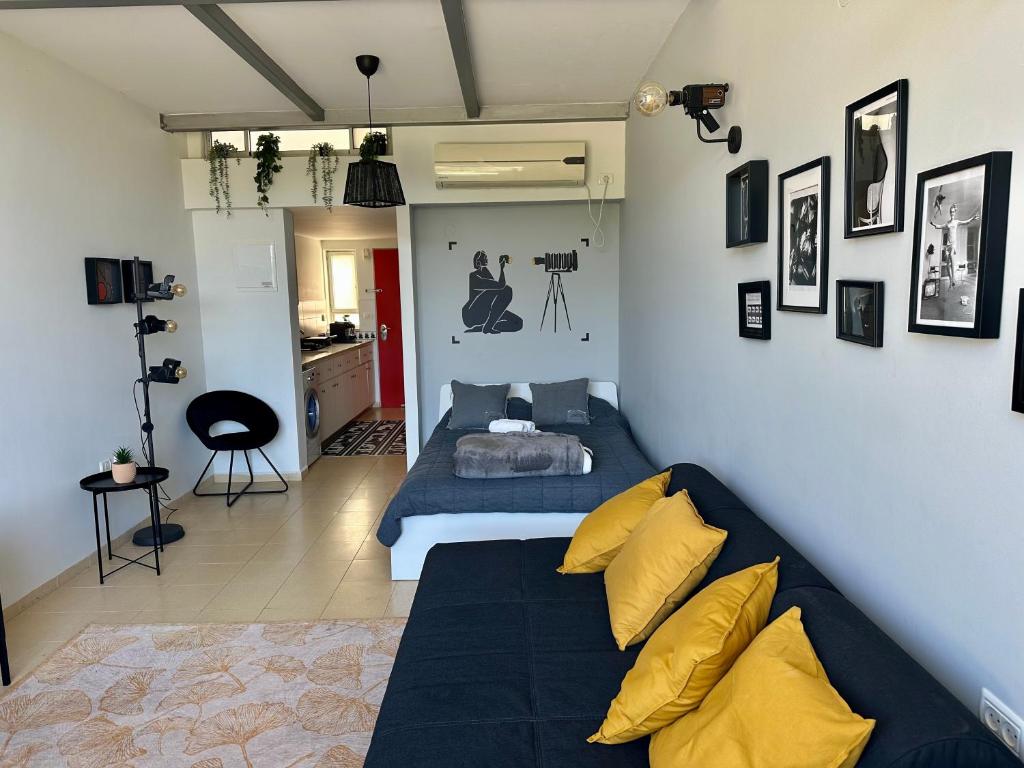 a living room with a couch and a bed at Ein Hod - Artists Village in Ein Hod