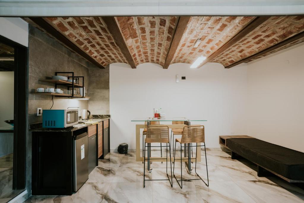 a kitchen with a table and chairs in a room at Departamentos M65 Luxury in Córdoba