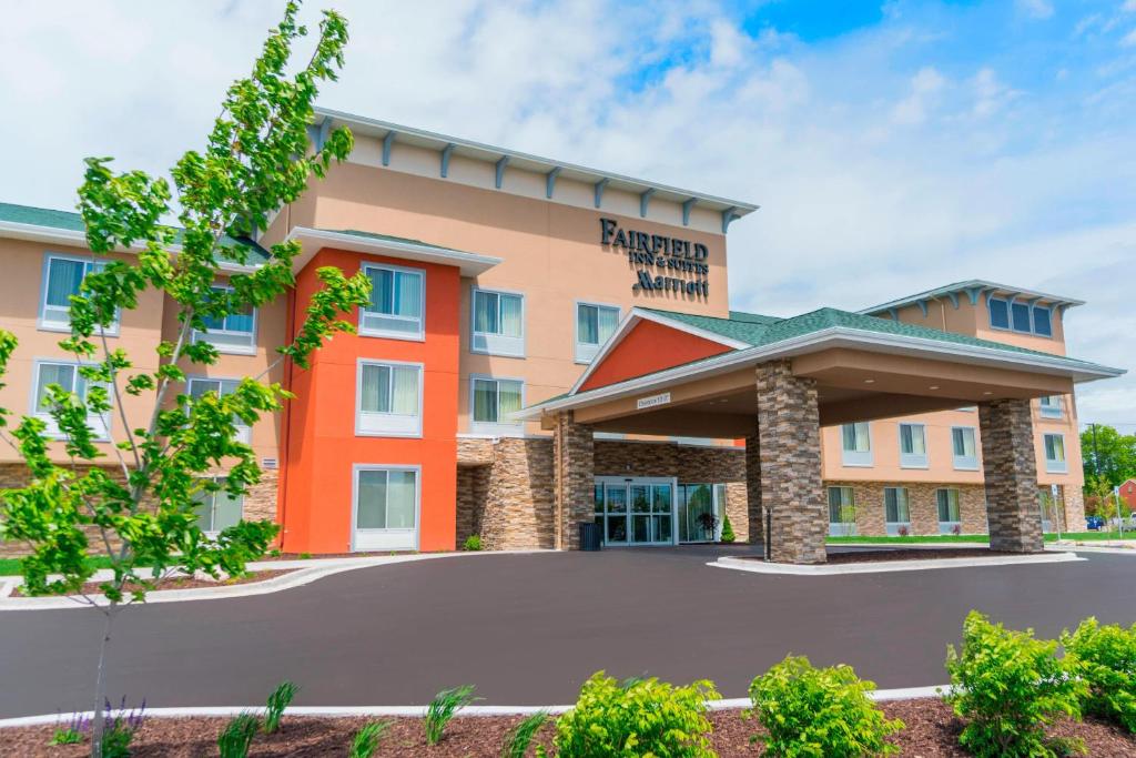 a rendering of the front of a hotel at Fairfield Inn & Suites by Marriott Gaylord in Gaylord