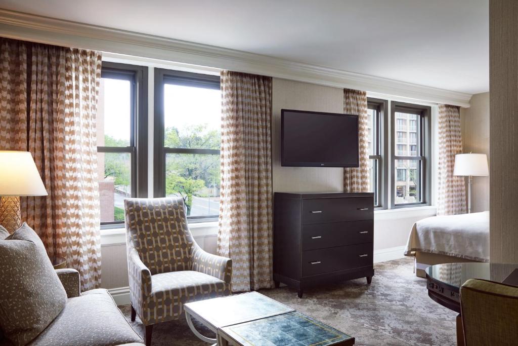 The Raphael Hotel, Autograph Collection - 