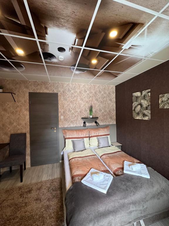 A bed or beds in a room at Demizson Vendégház