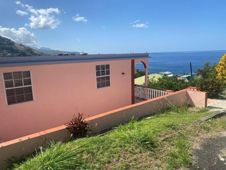 Zen Berg Apartment, Mahaut, Dominica