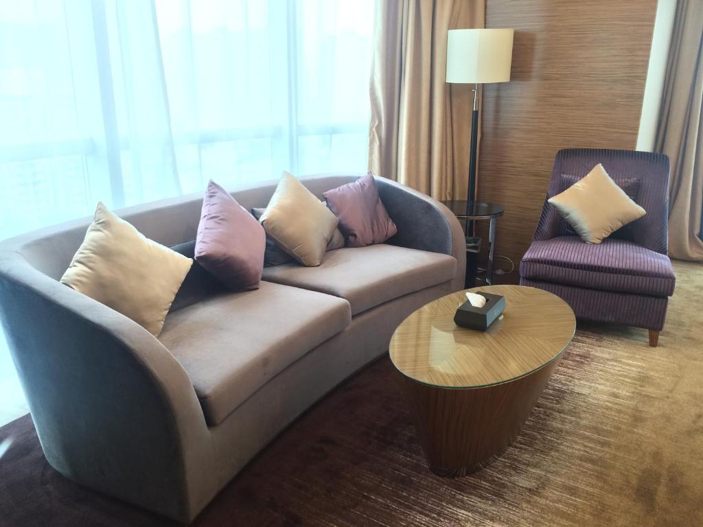 Posezení v ubytování Shenzhen Baoan PLUS Gems Cube Hotel