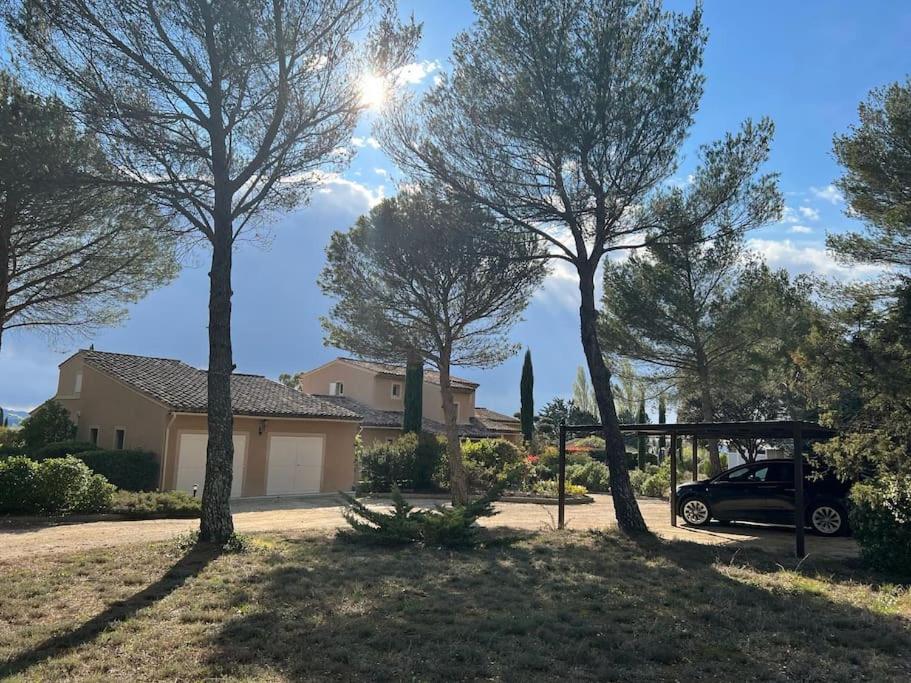 Ogród w obiekcie Grande villa avec piscine et vue panoramique